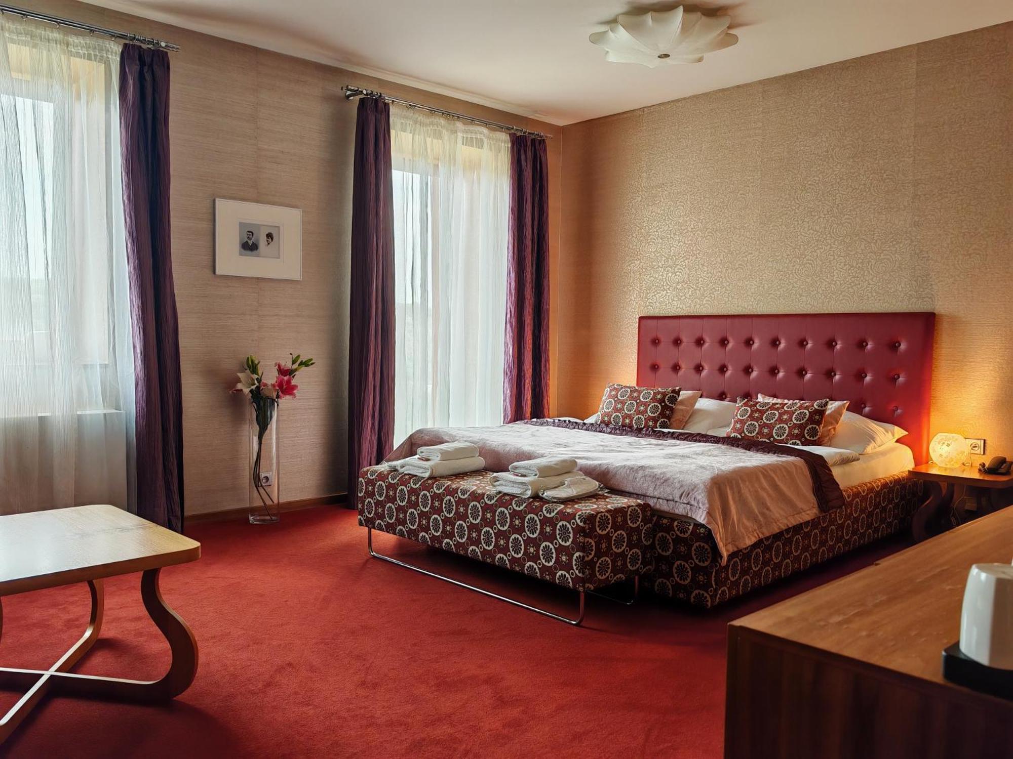 Hotel Rajska Zahrada Nové Město nad Metují Exterior foto