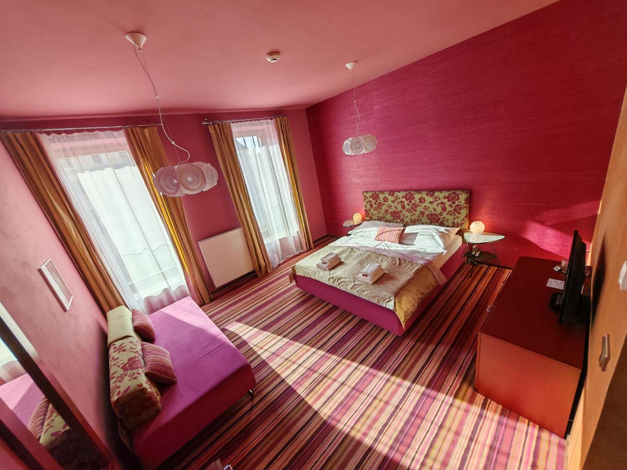 Hotel Rajska Zahrada Nové Město nad Metují Exterior foto
