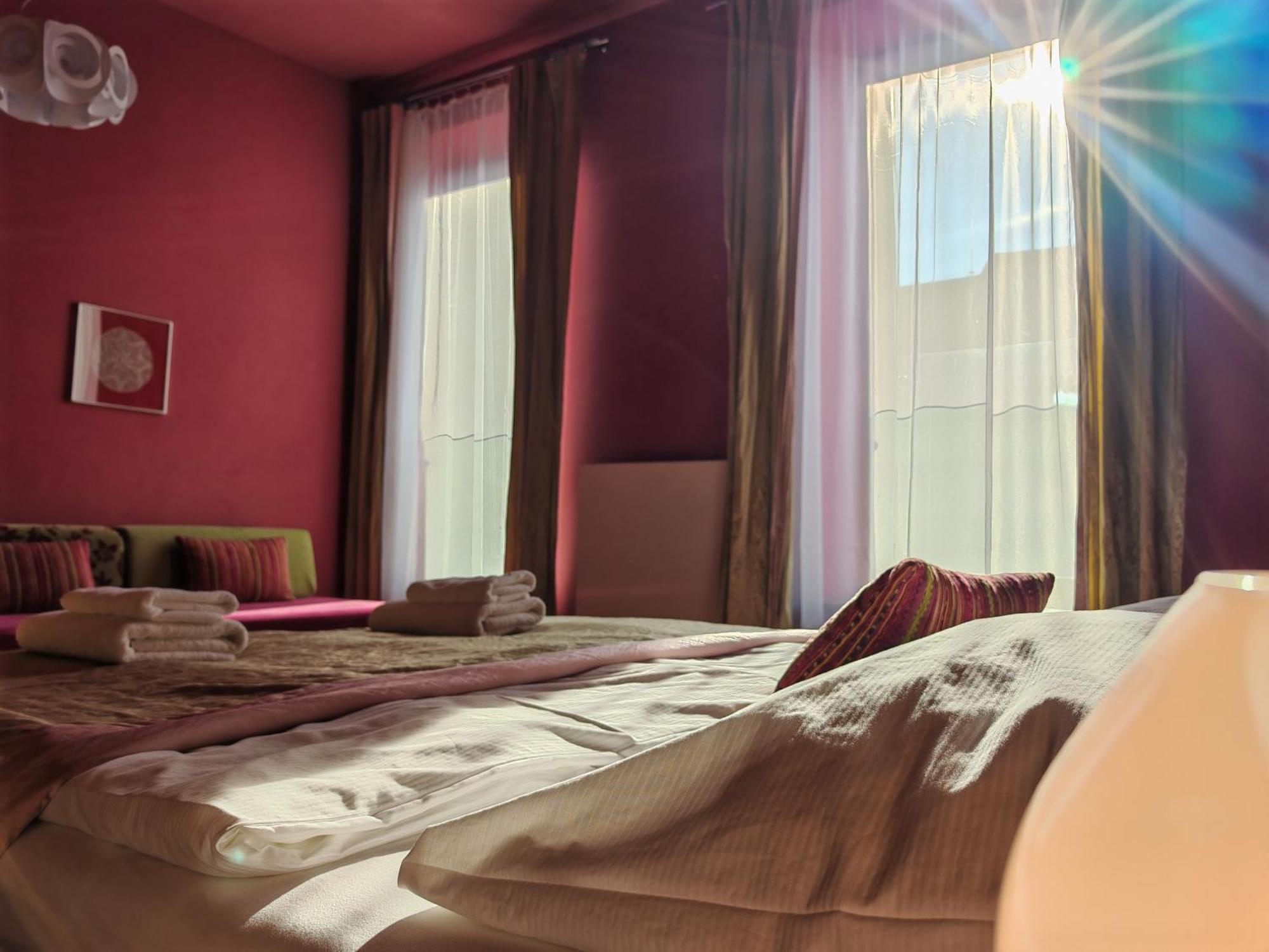 Hotel Rajska Zahrada Nové Město nad Metují Exterior foto